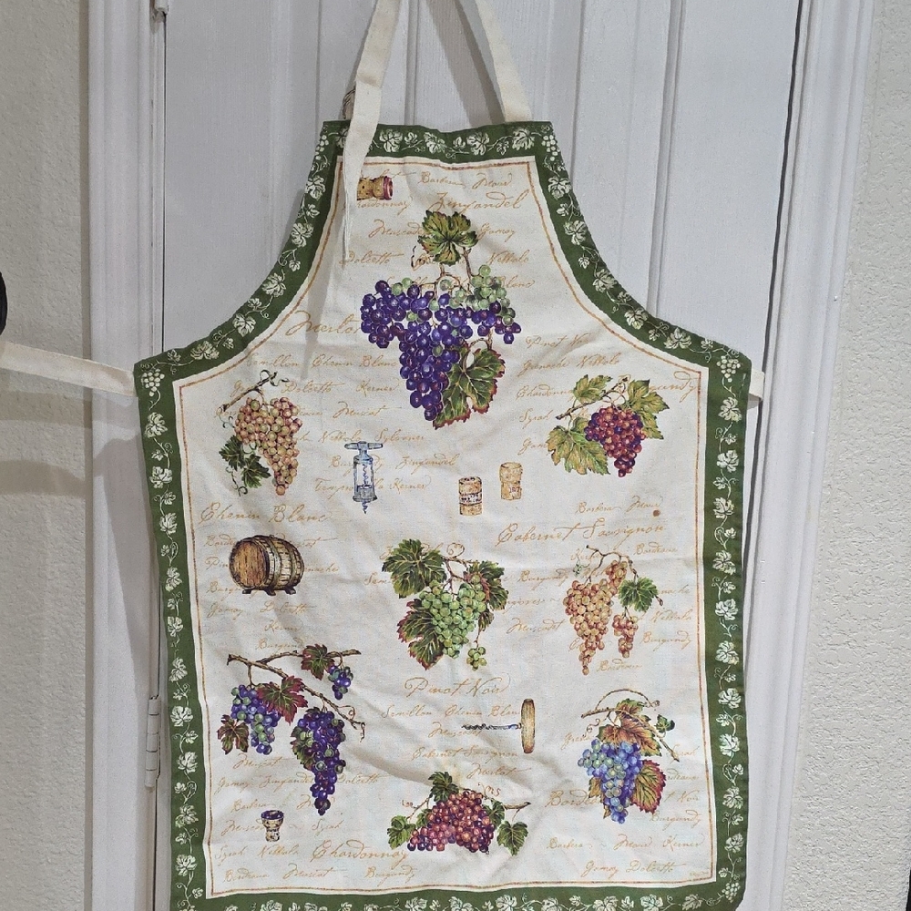 Kay Dee Vintage-Style Green Border Grape Print Kitchen Apron Mase In USA.